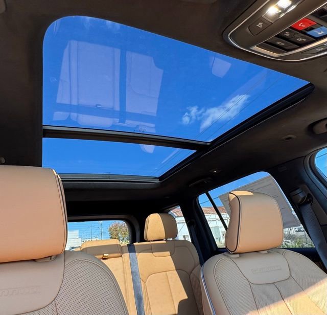 New 2025 Jeep Grand Cherokee Summit image 15