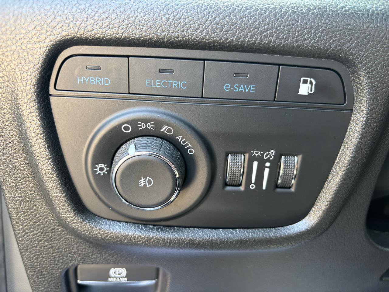 Used 2022 Jeep Grand Cherokee Limited 4xe image 16