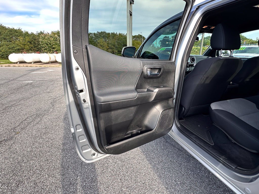 Used 2022 Toyota Tacoma TRD Off-Road AWD/4WD image 23