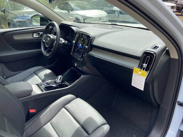 New 2026 Volvo XC40 B5 Plus w/ Climate Package AWD/4WD image 17