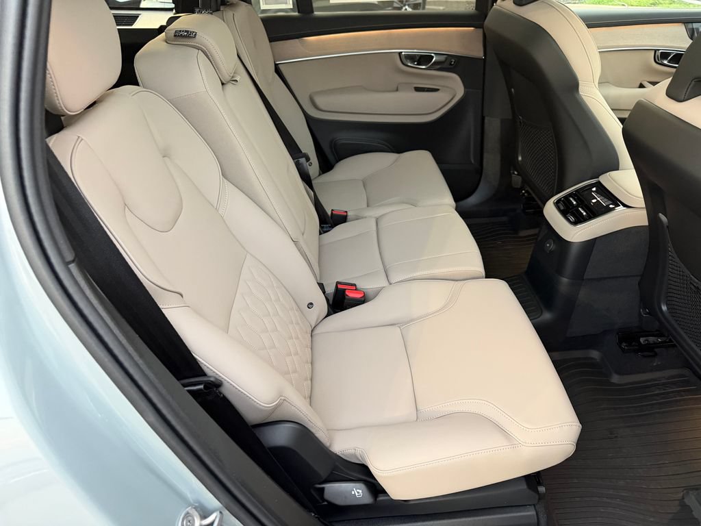 New 2026 Volvo XC90 T8 Plus w/ Protection Package Premier AWD/4WD image 11