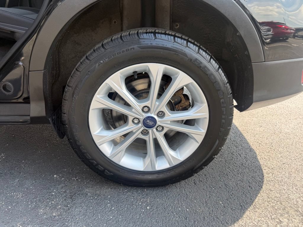 Certified 2018 Ford Escape SE w/ SE Sync 3 Package FWD image 37