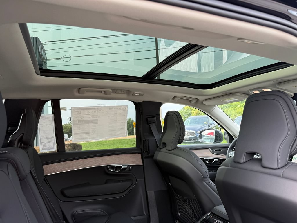 New 2026 Volvo XC90 T8 Plus AWD/4WD image 6
