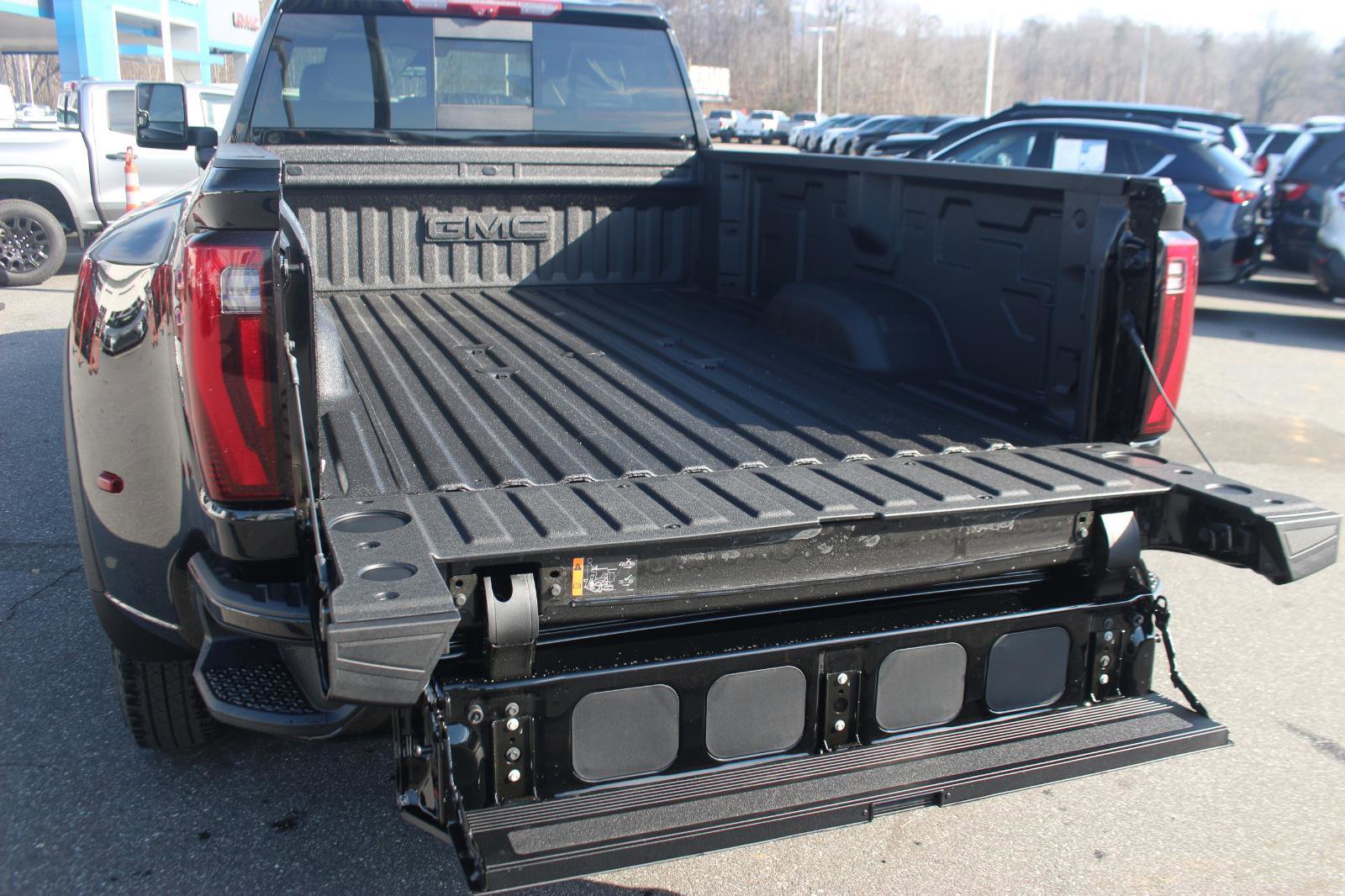 New 2026 GMC Sierra 3500 Denali w/ Denali Reserve Package AWD/4WD image 13
