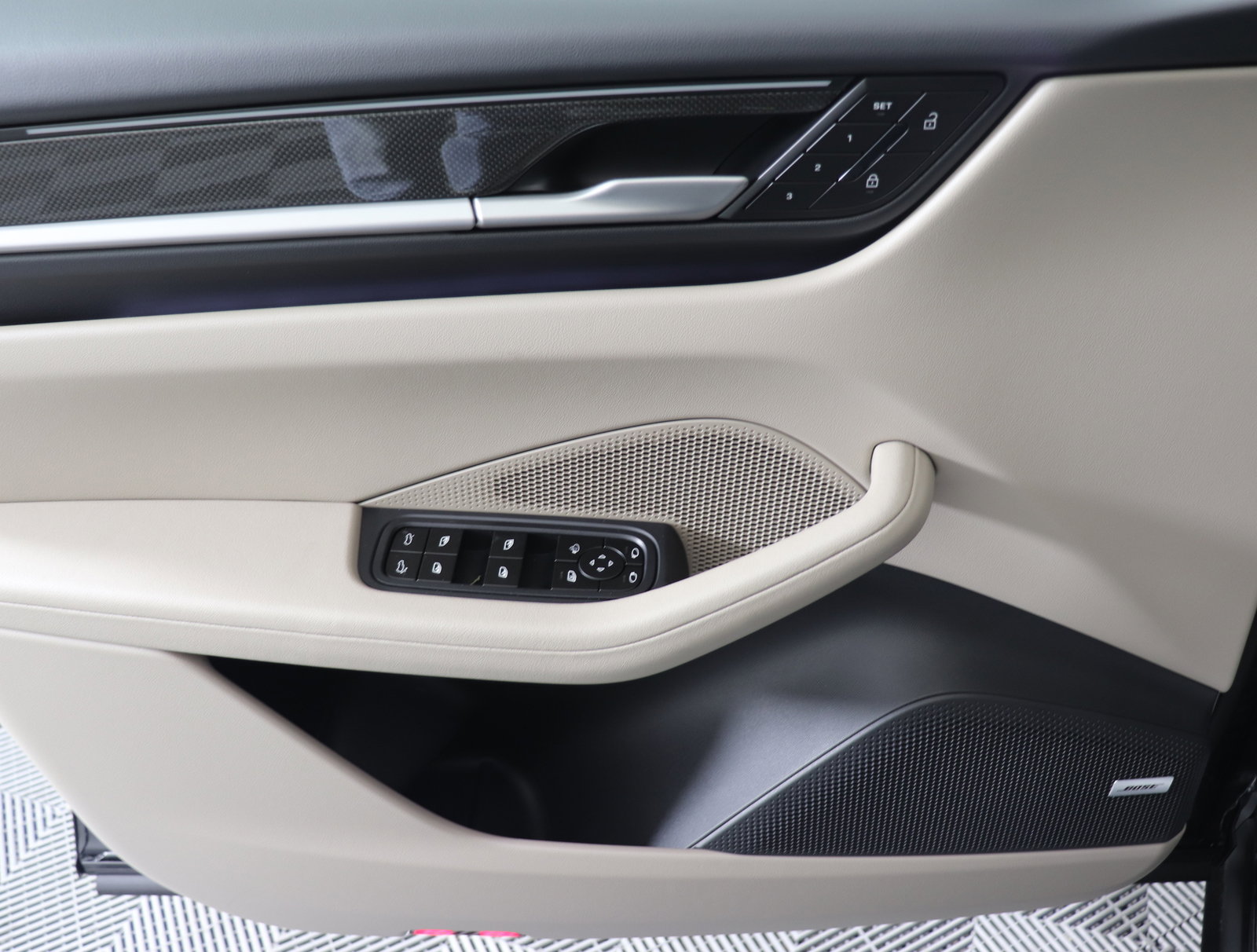 Used 2024 Porsche Macan 4 Electric image 23