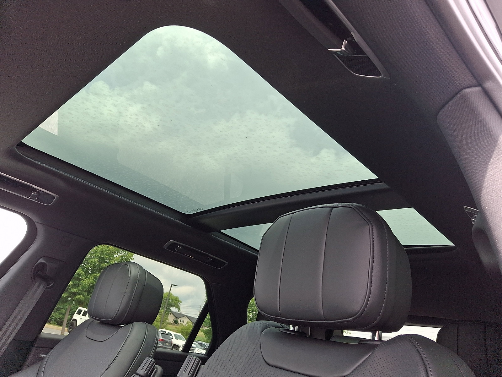New 2026 Land Rover Range Rover Sport Dynamic SE AWD/4WD image 14