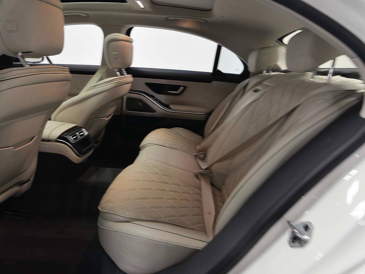 Used 2022 Mercedes-Benz S 500 4MATIC image 11