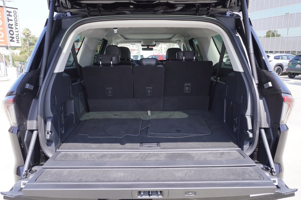 Used 2026 Lincoln Navigator L Reserve AWD/4WD image 12