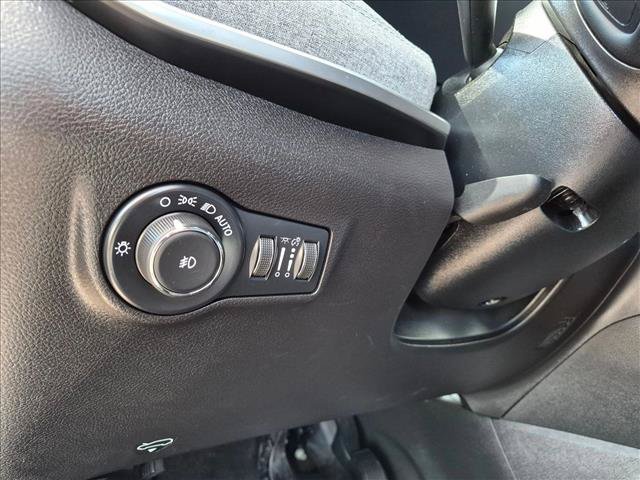 Used 2025 Jeep Compass Latitude AWD/4WD image 17
