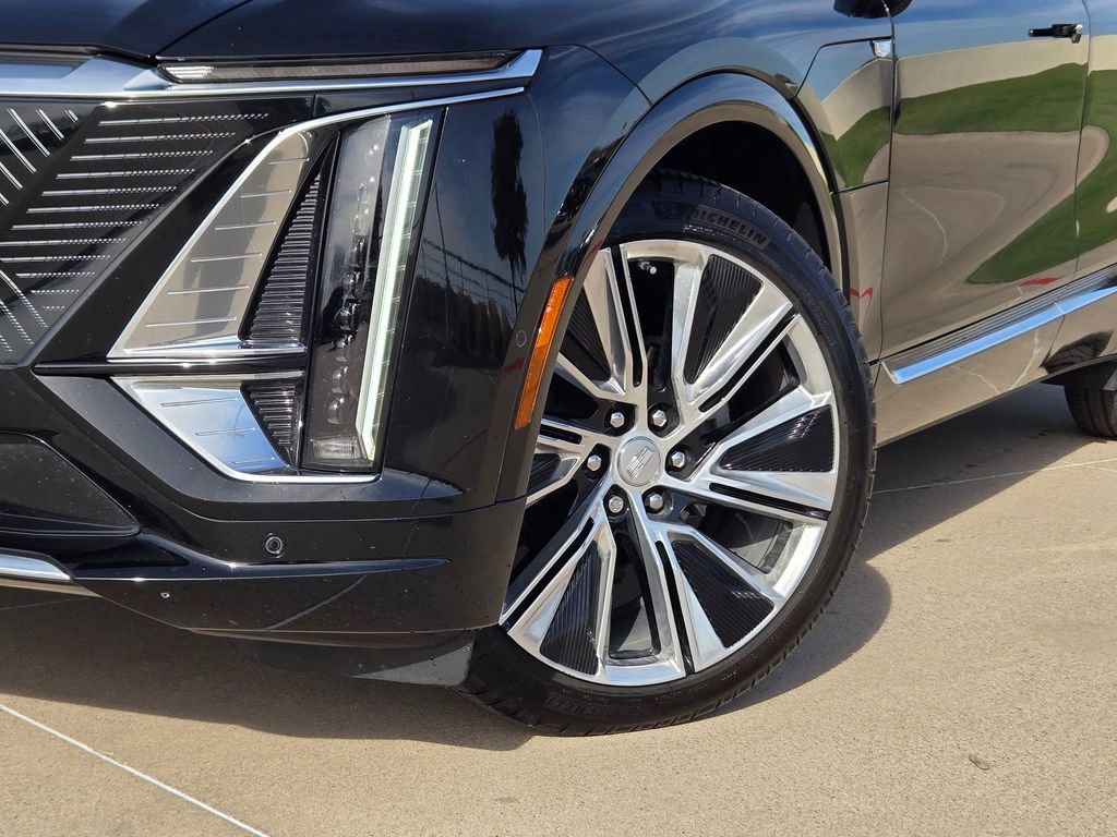 Certified 2025 Cadillac Lyriq Luxury w/ LPO, Floor Liner Package image 7