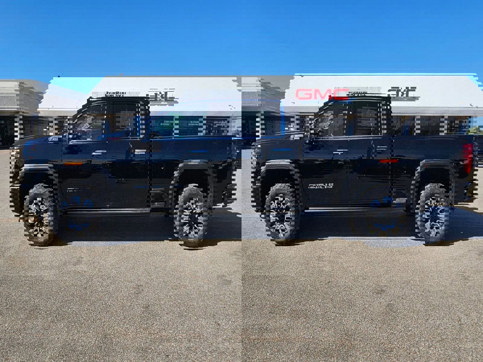 New 2026 GMC Sierra 2500 Denali w/ Denali Reserve Package image 2