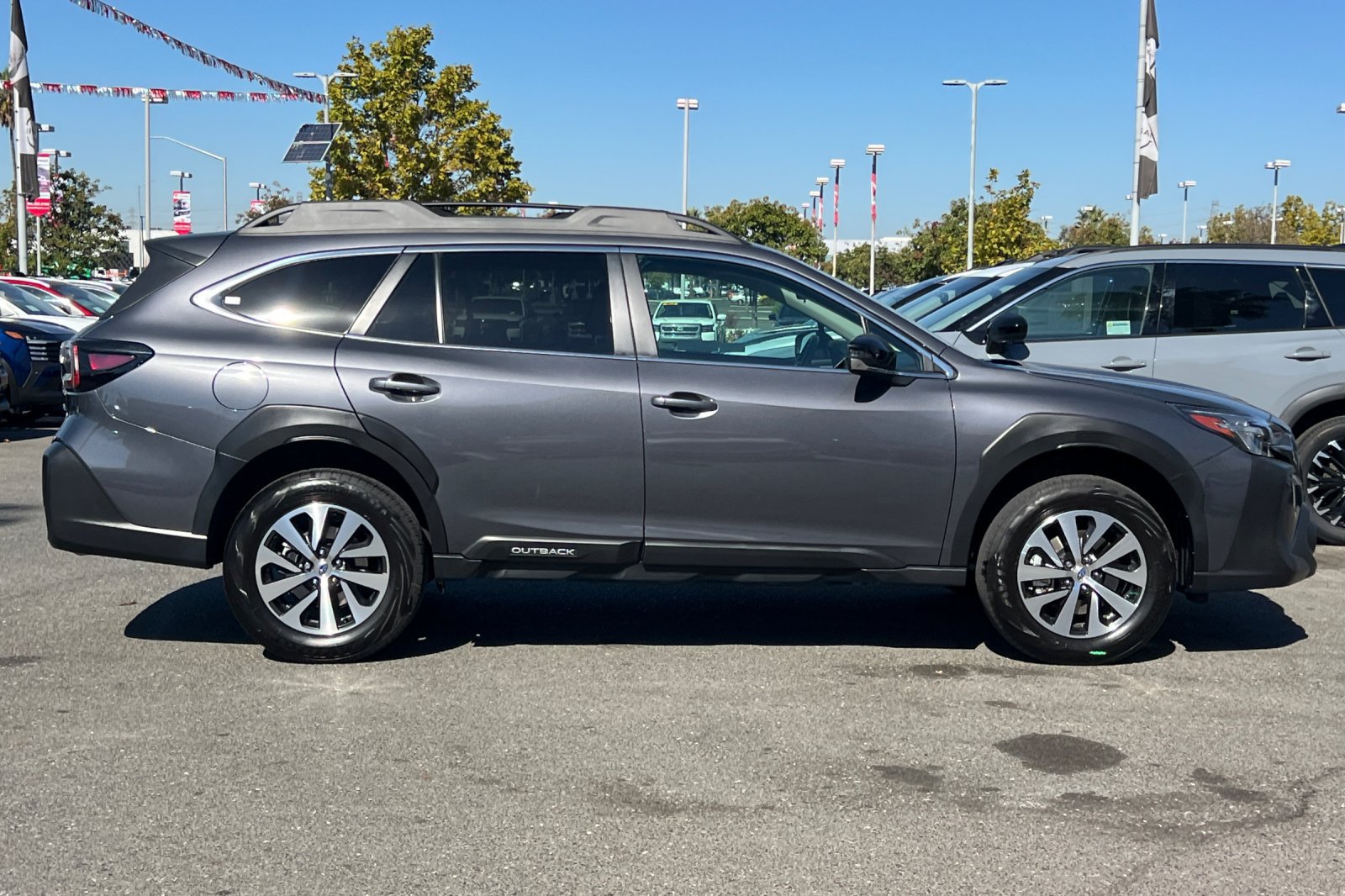 Used 2024 Subaru Outback Premium AWD/4WD image 3