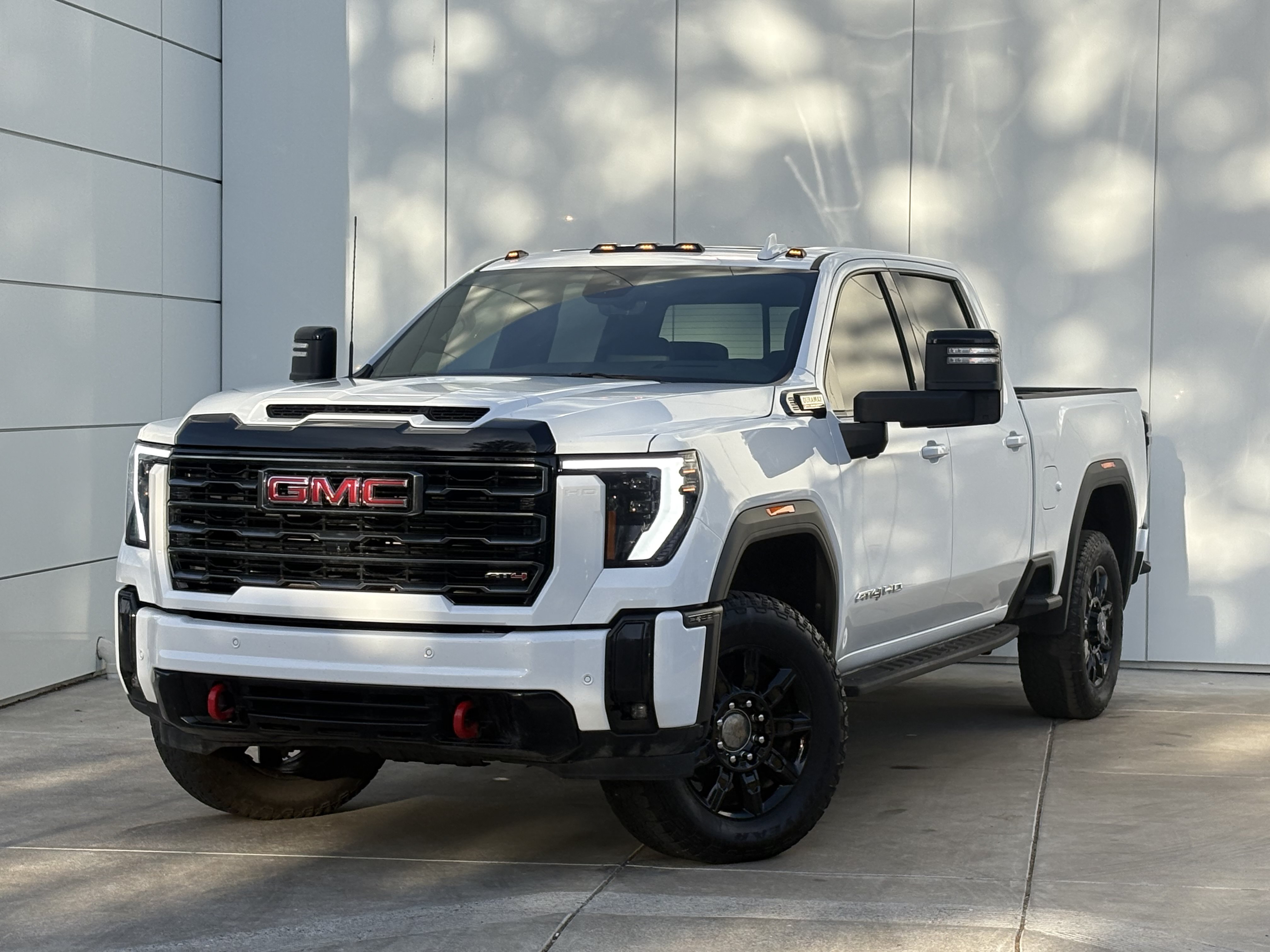 Used 2025 GMC Sierra 2500 AT4 w/ AT4 Premium Plus Package AWD/4WD image 2