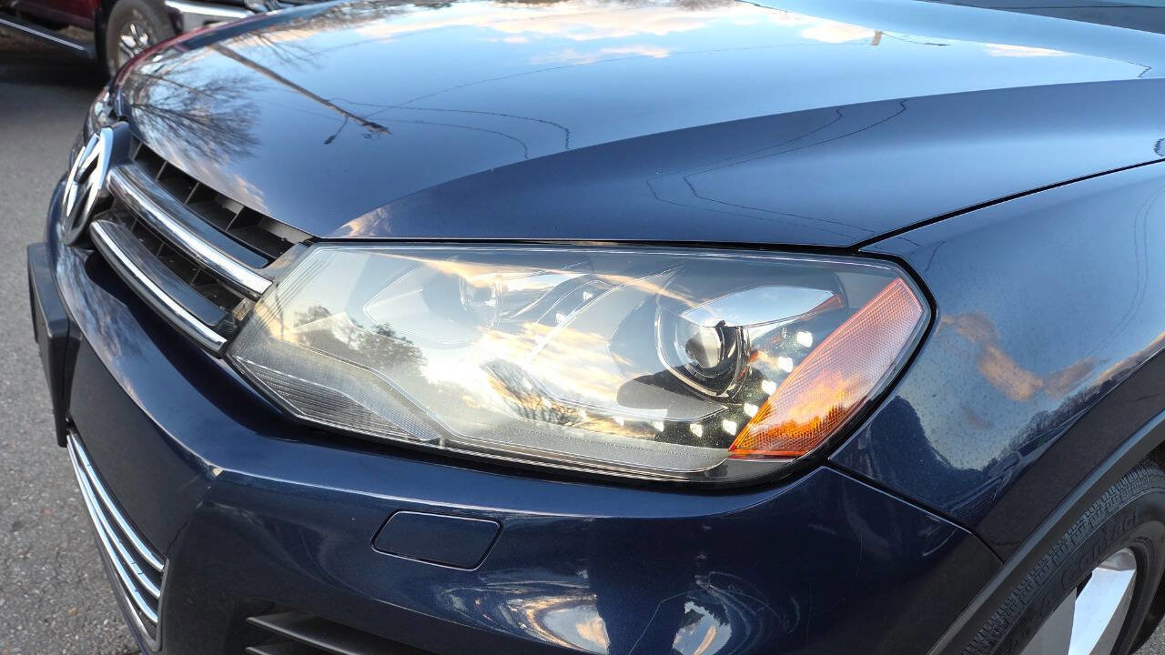 Used 2012 Volkswagen Touareg VR6 image 4