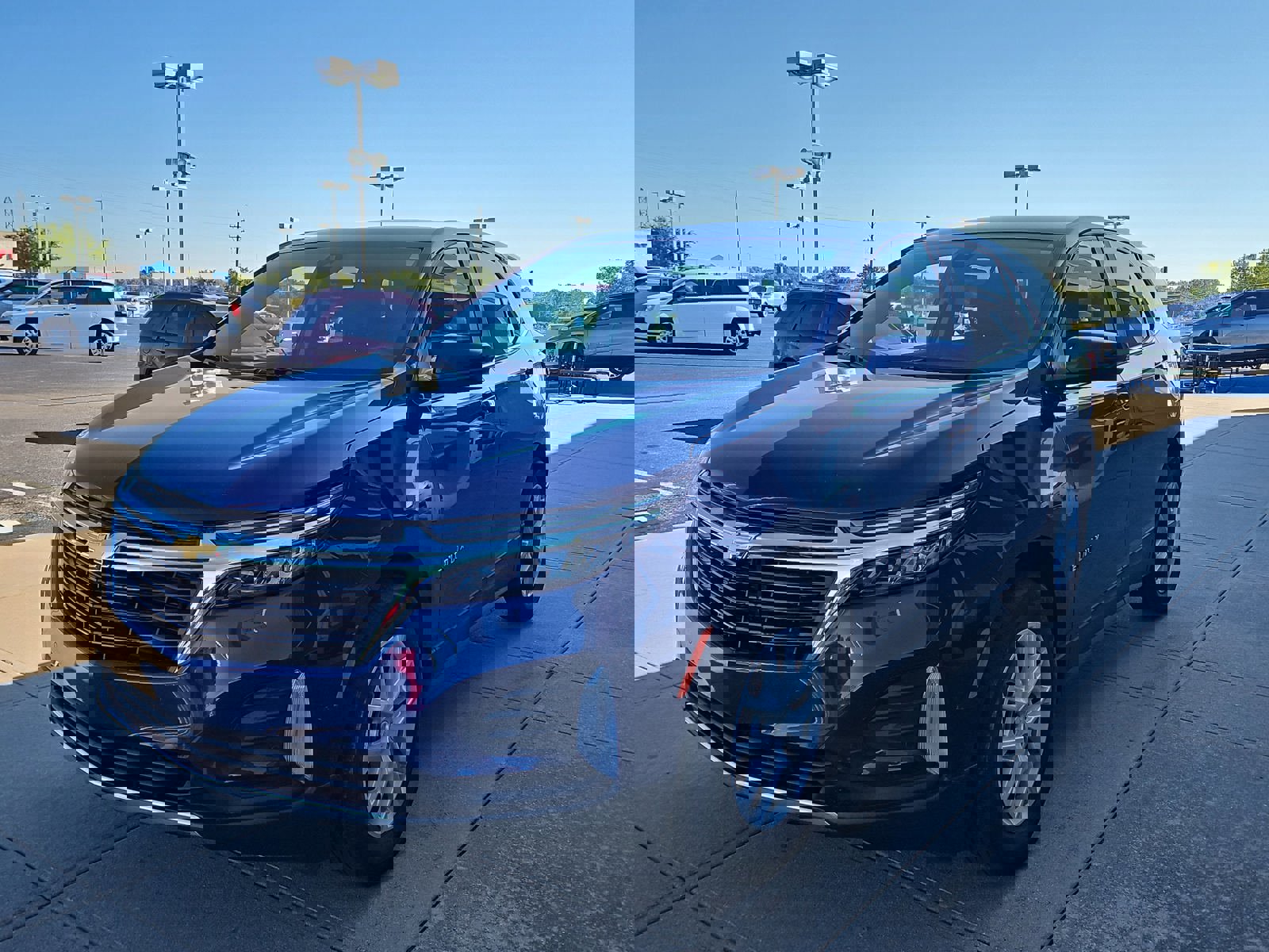 Used 2023 Chevrolet Equinox LT image 2