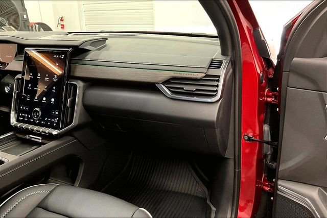 Used 2025 GMC Acadia Denali w/ Super Cruise Package image 17