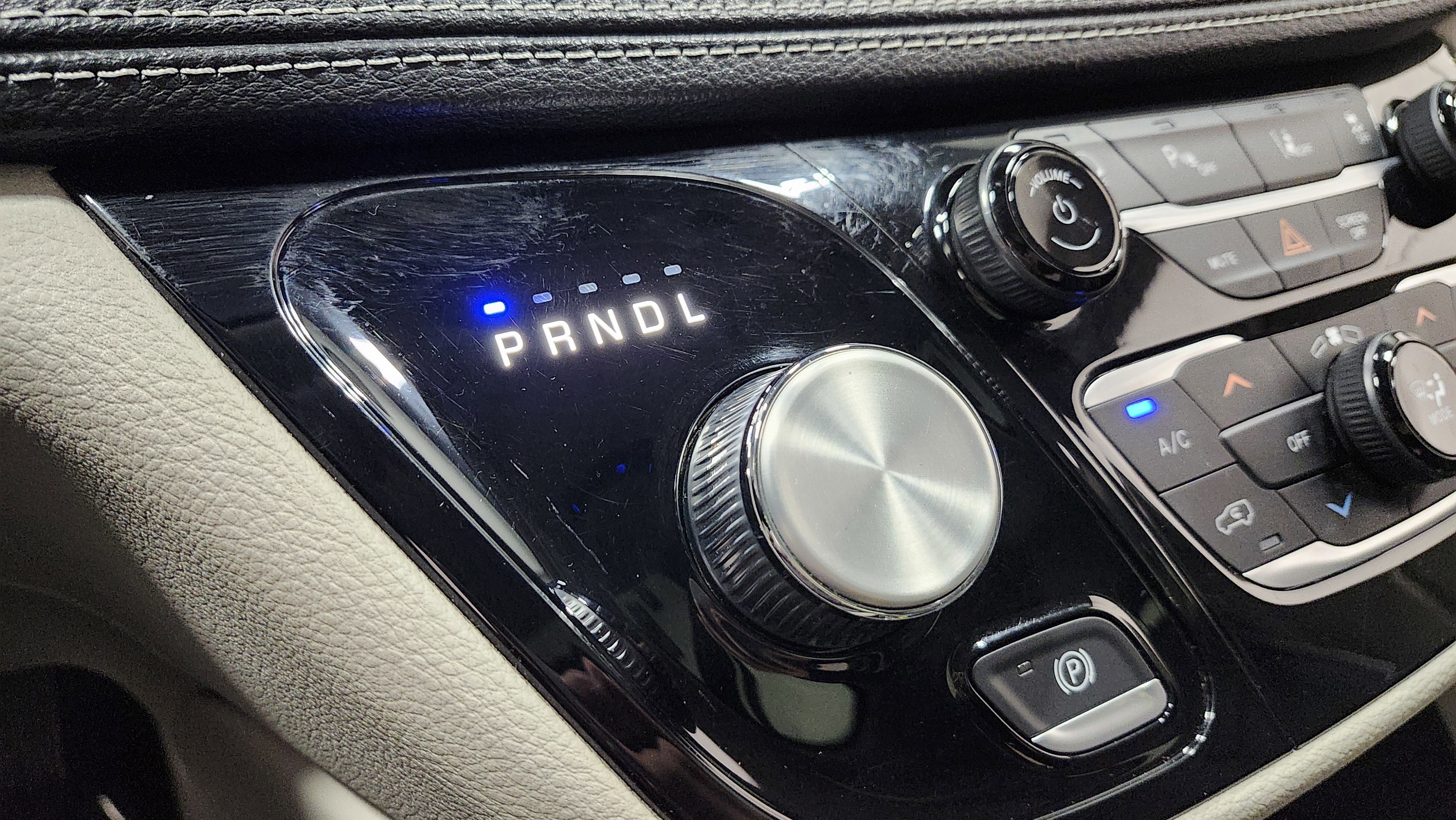 Used 2023 Chrysler Pacifica Limited image 10