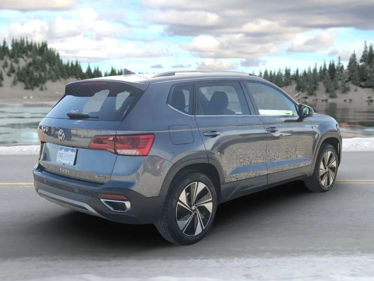 Used 2024 Volkswagen Taos SE image 7