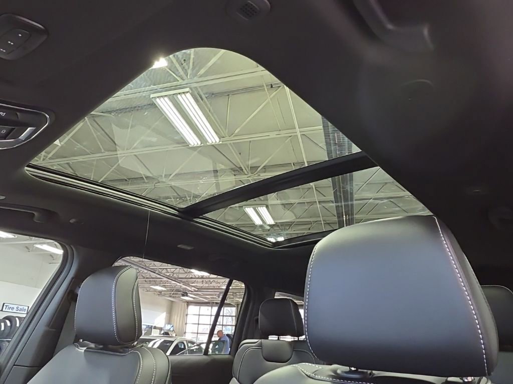 New 2026 Jeep Grand Cherokee L Limited image 32