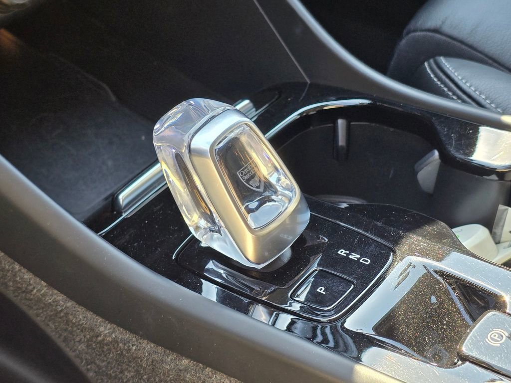 Used 2023 Volvo XC40 B5 Plus image 37