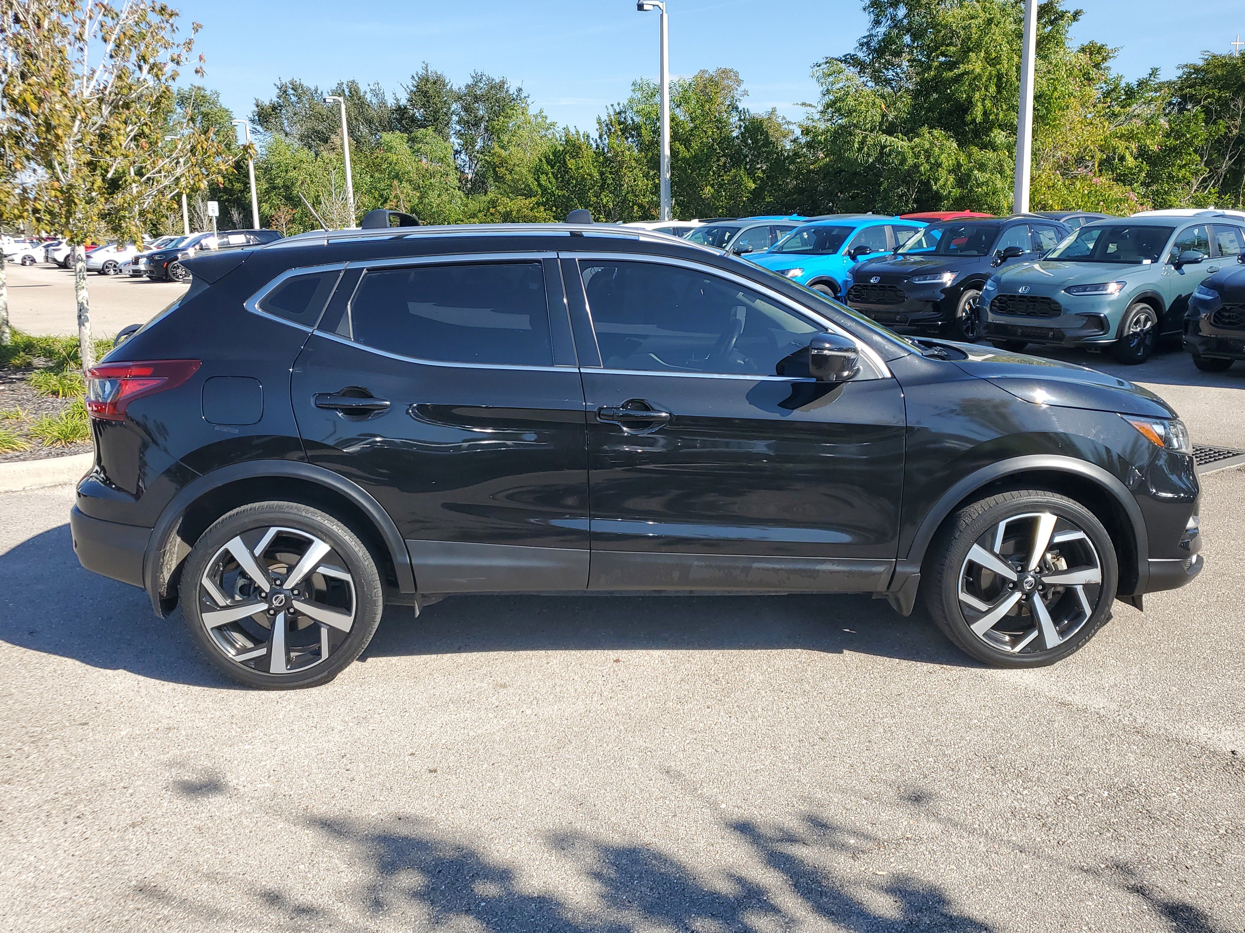 Used 2021 Nissan Rogue Sport SL image 3