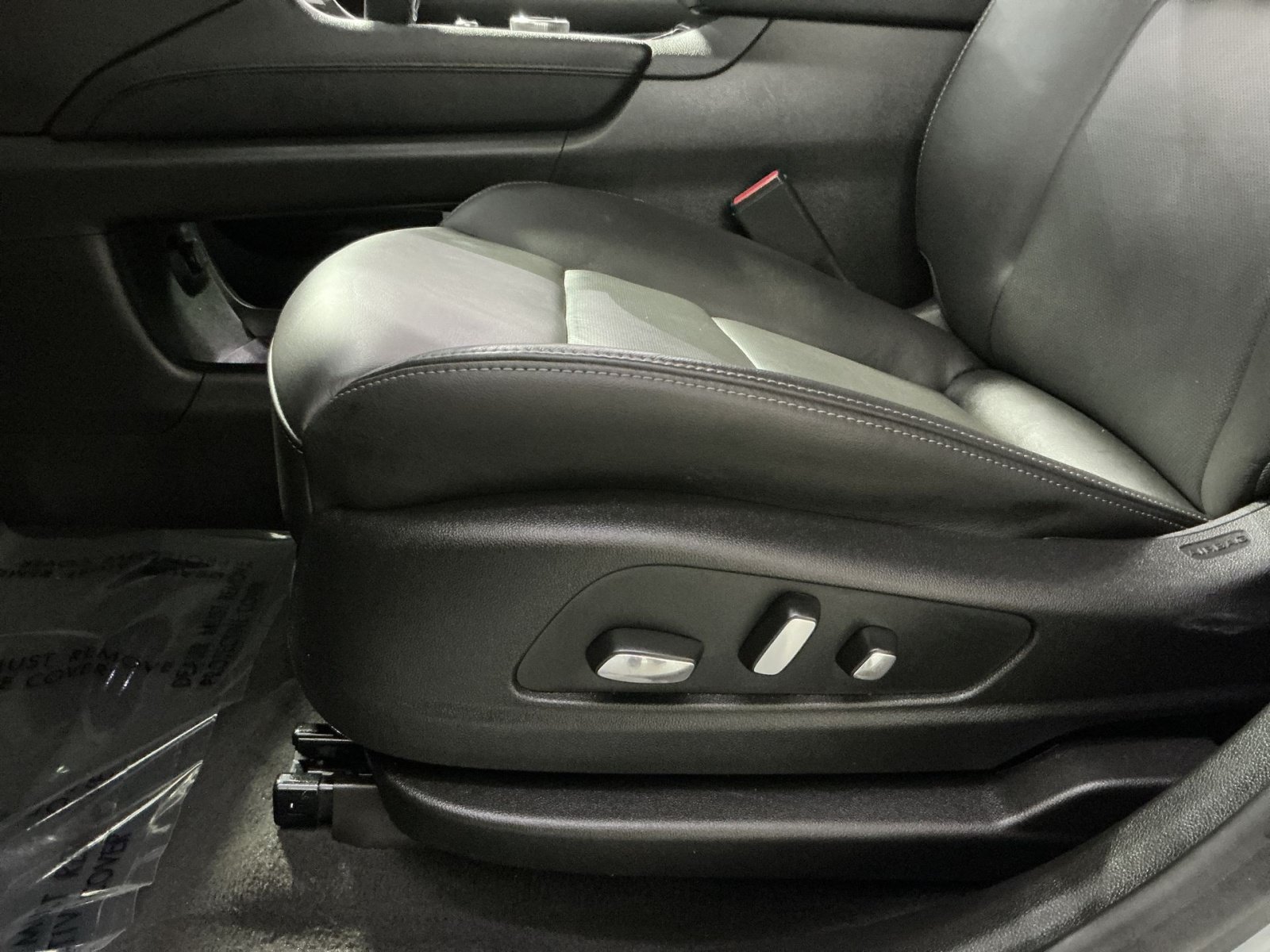 Used 2024 Cadillac XT6 Sport w/ LPO, Floor Liner Package AWD/4WD image 15