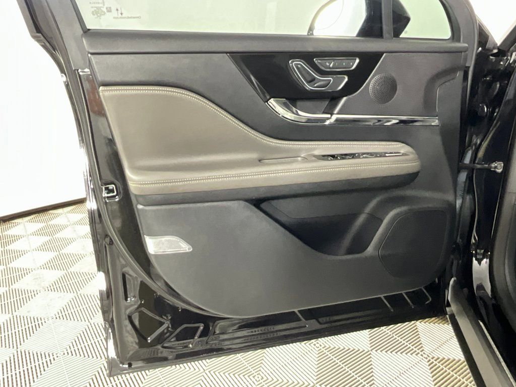 Certified 2023 Lincoln Corsair FWD image 18