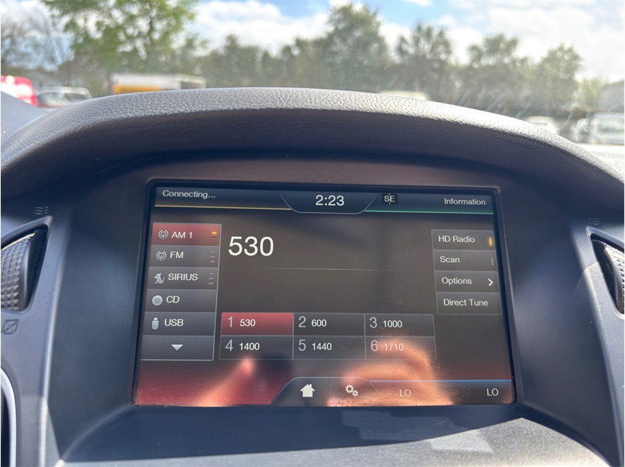 Used 2015 Ford Focus Titanium FWD image 26