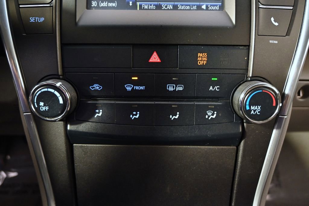 Used 2015 Toyota Camry LE image 29