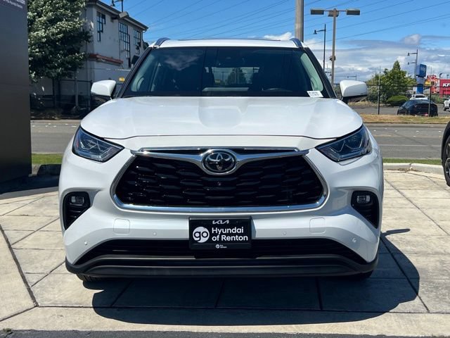 Used 2023 Toyota Highlander Limited AWD/4WD image 4