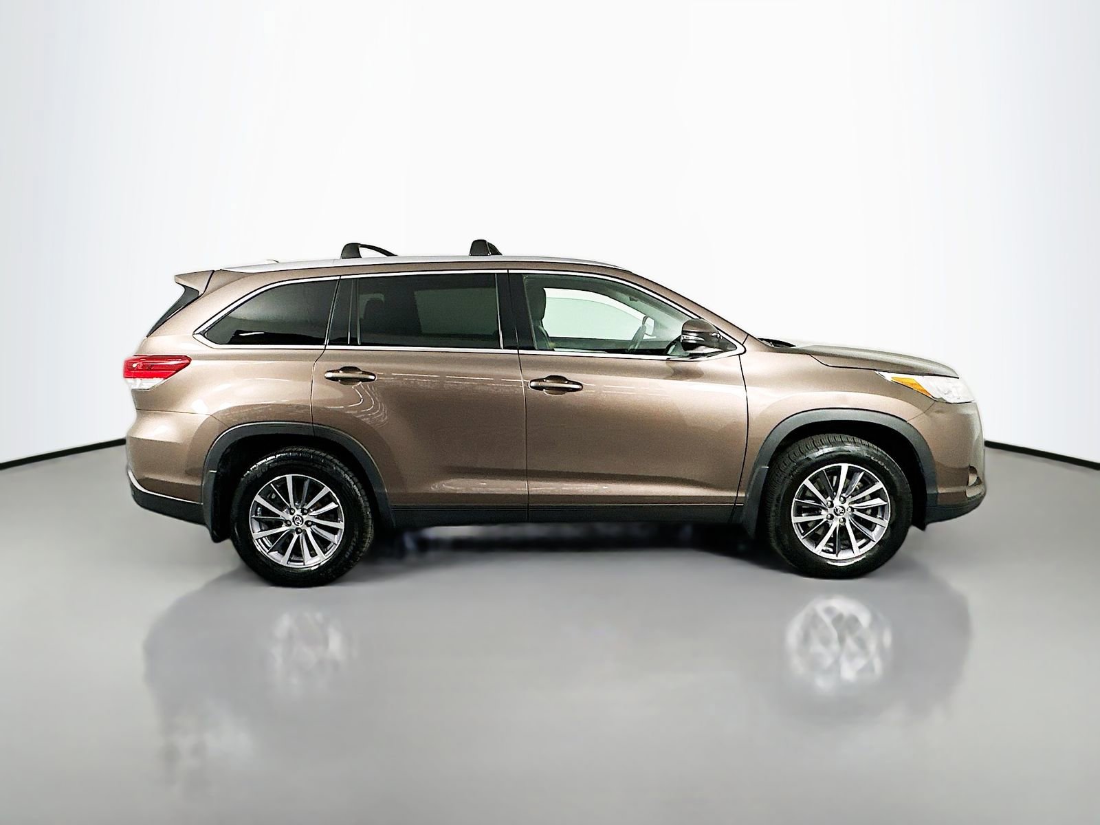 Certified 2019 Toyota Highlander XLE AWD/4WD image 8