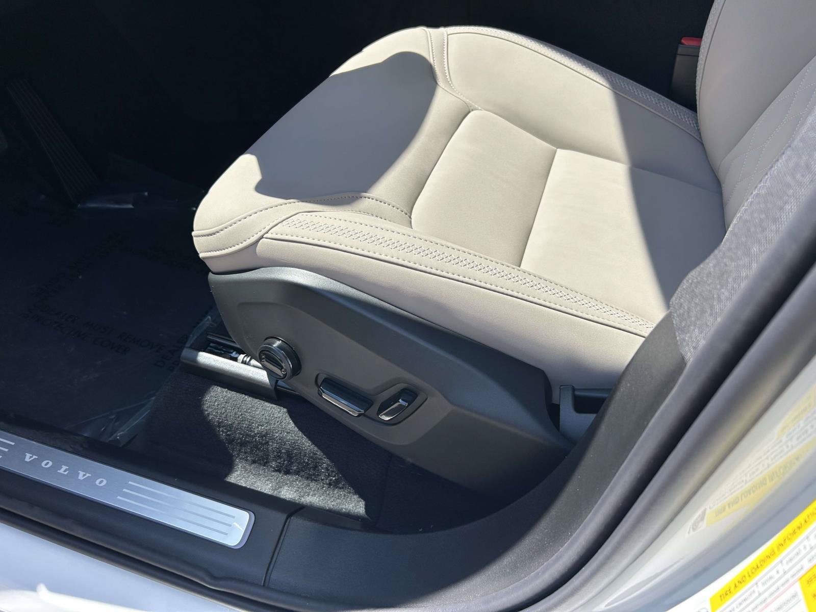 New 2026 Volvo XC90 B6 Plus w/ Protection Package Premier AWD/4WD image 20