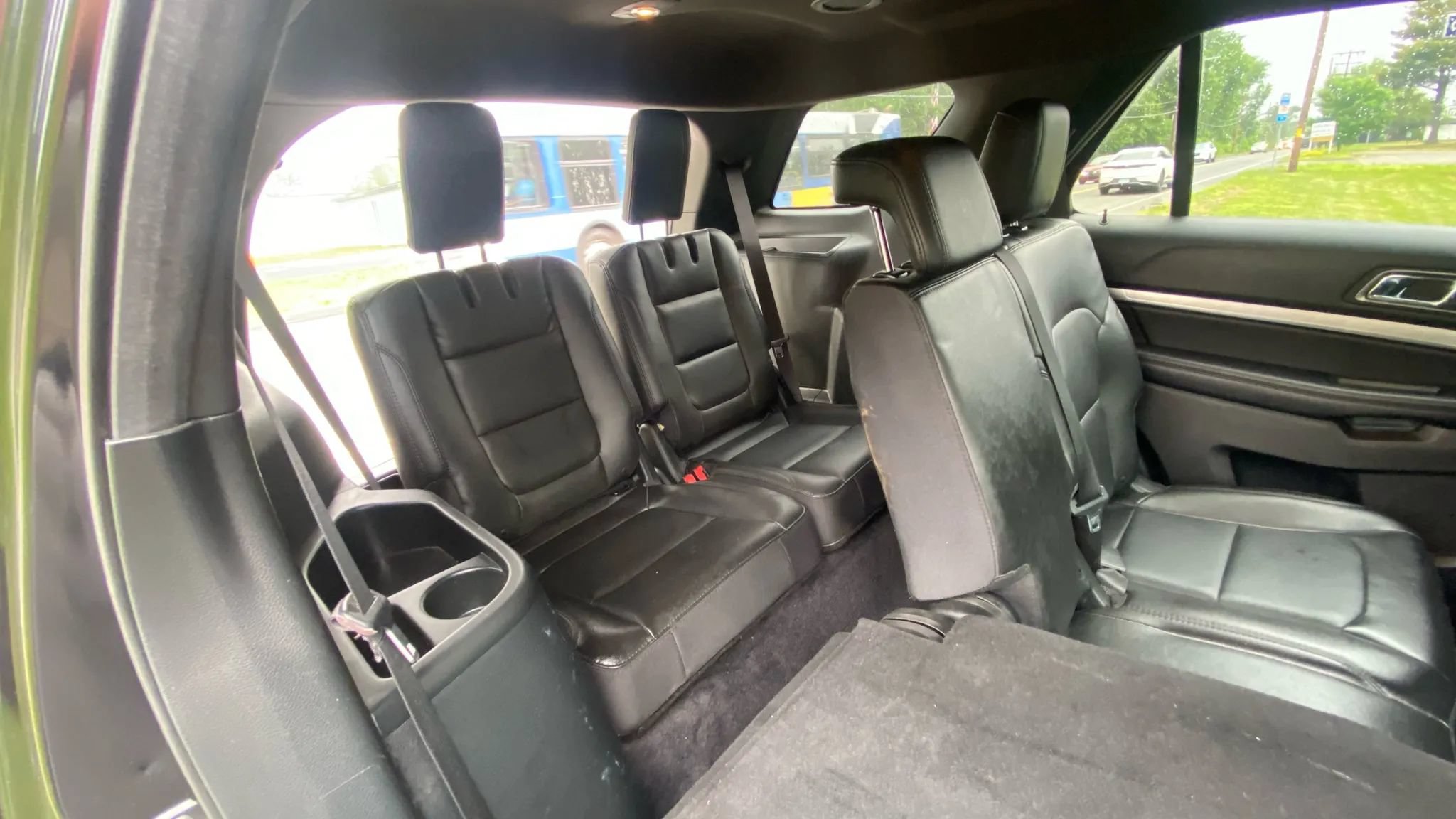 Used 2018 Ford Explorer XLT w/ Equipment Group 202A AWD/4WD image 18