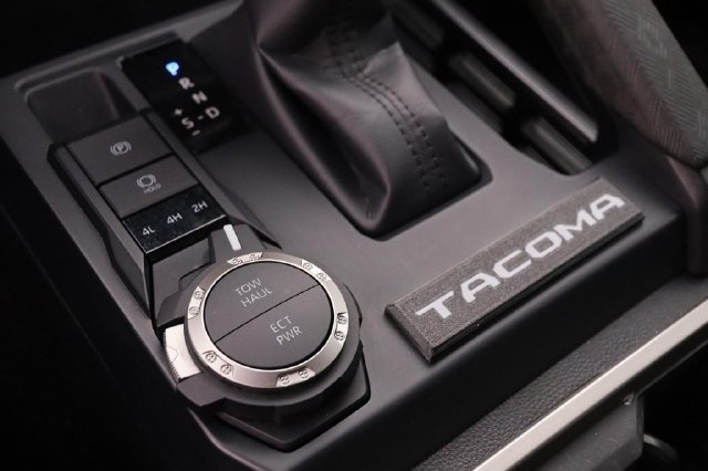 Used 2024 Toyota Tacoma SR5 AWD/4WD image 21