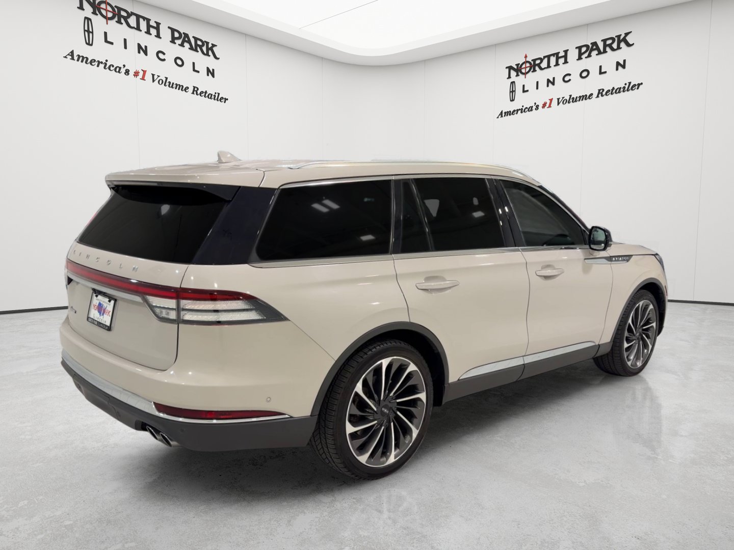 Used 2020 Lincoln Aviator Reserve w/ Equipment Group 202A AWD/4WD image 5
