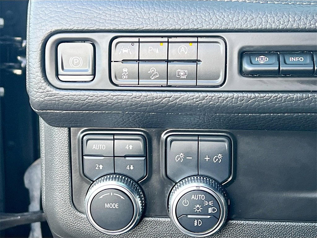 Used 2024 GMC Yukon XL Denali image 10