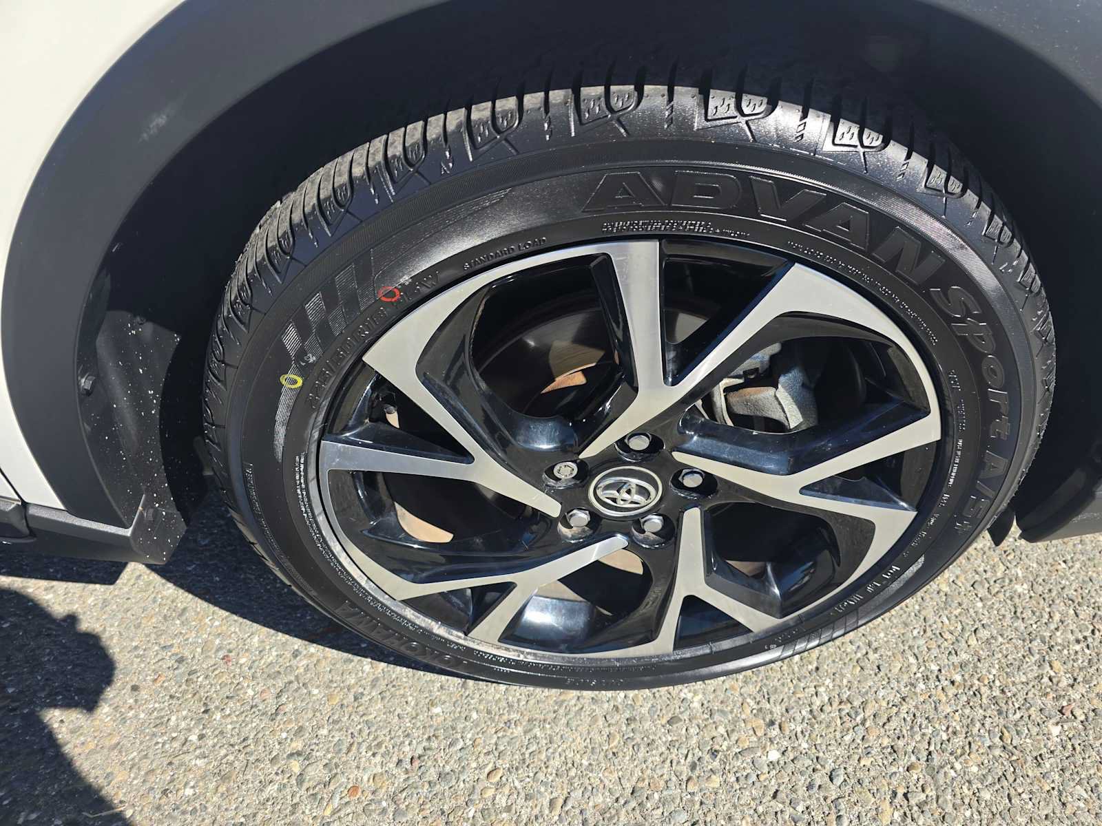 Used 2019 Toyota C-HR XLE FWD image 9