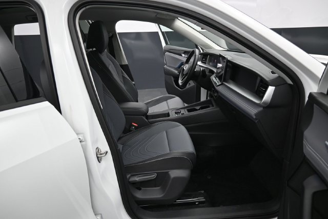 Certified 2026 Volkswagen Tiguan SE w/ Panoramic Sunroof Package AWD/4WD image 32