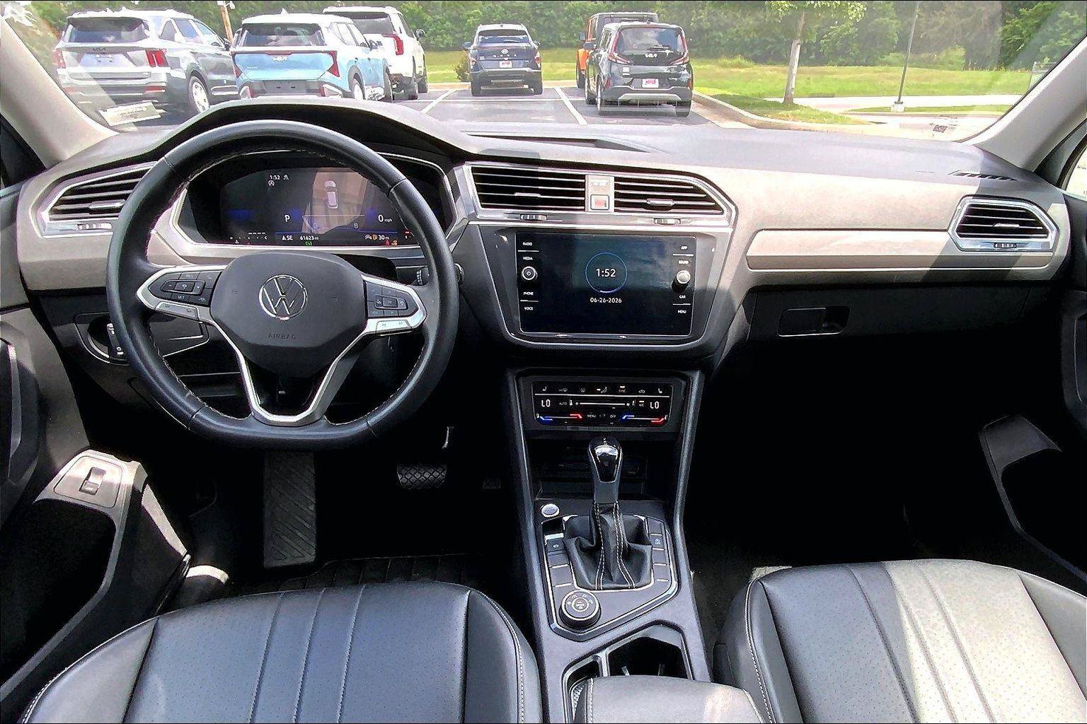 Used 2024 Volkswagen Tiguan SE AWD/4WD image 11
