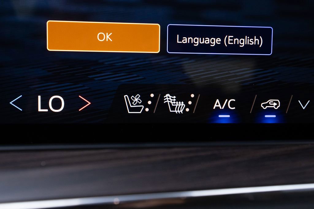 New 2025 Chevrolet Suburban Premier w/ Sun And Tow Package image 32