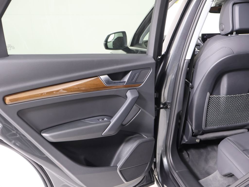 Used 2024 Audi Q5 e Premium w/ Convenience Package image 22