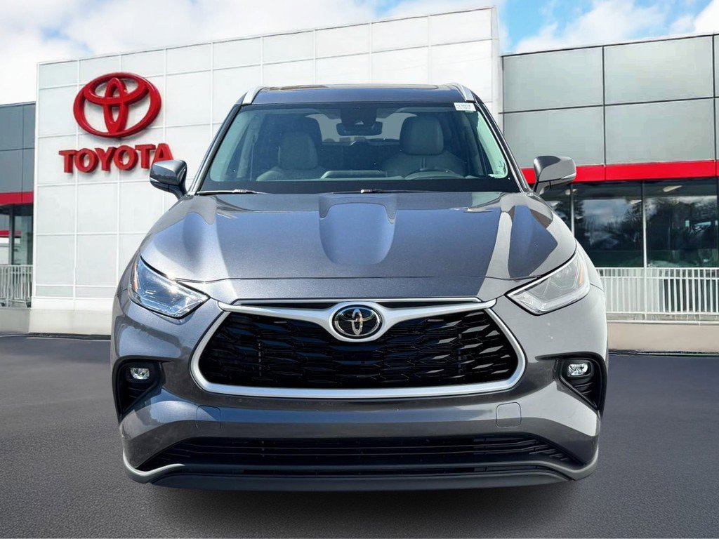 Used 2025 Toyota Highlander AWD image 7