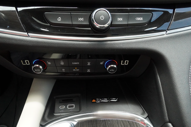 Used 2023 Buick Enclave Essence w/ Experience Buick Package FWD image 17