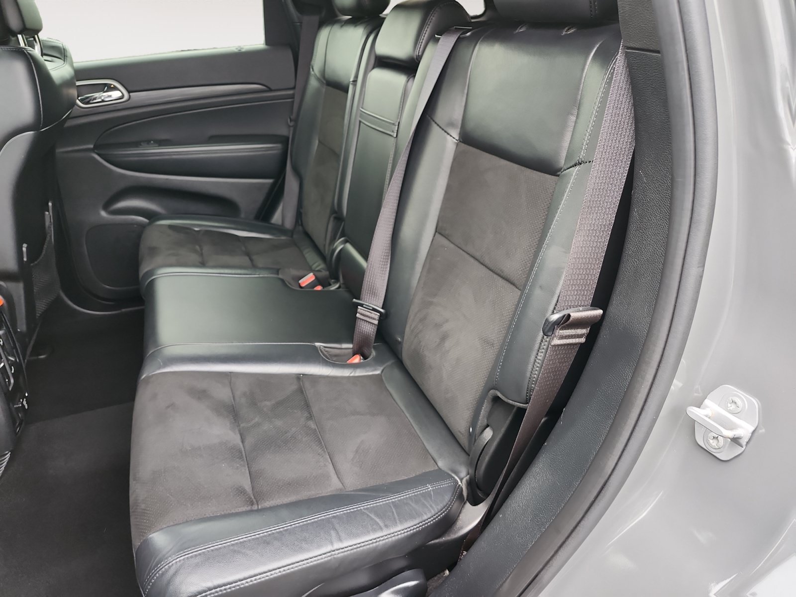 Used 2019 Jeep Grand Cherokee Altitude AWD/4WD image 14
