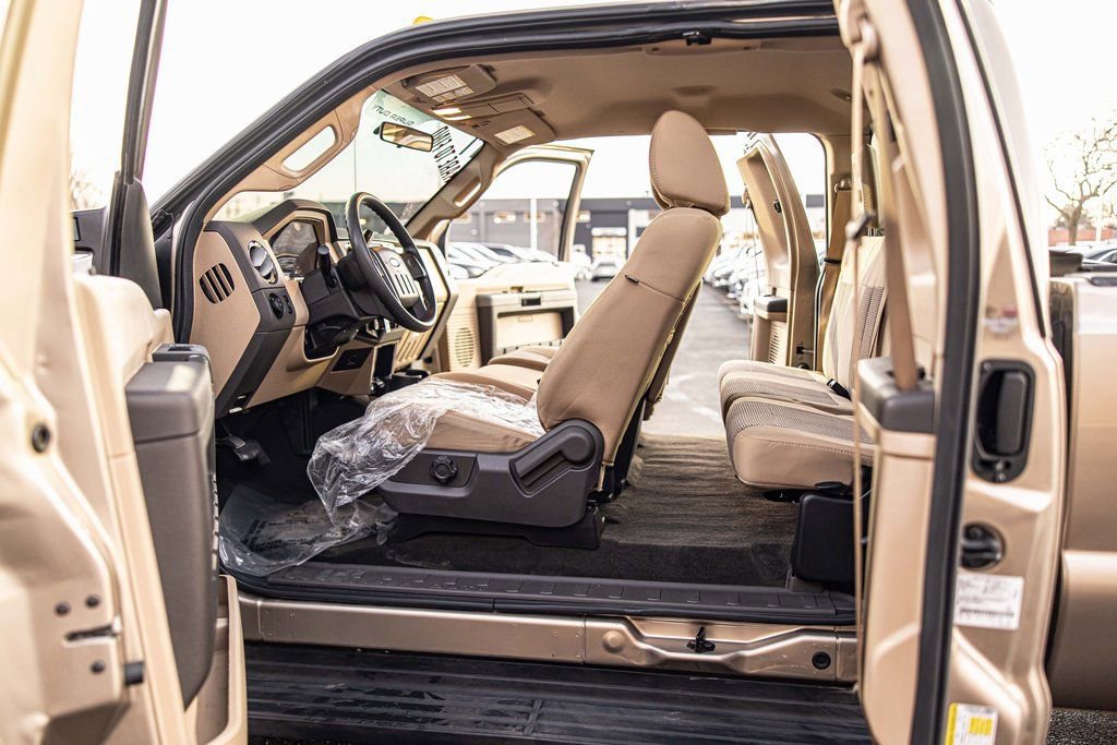 Used 2011 Ford F350 XLT w/ Camper Pkg image 26