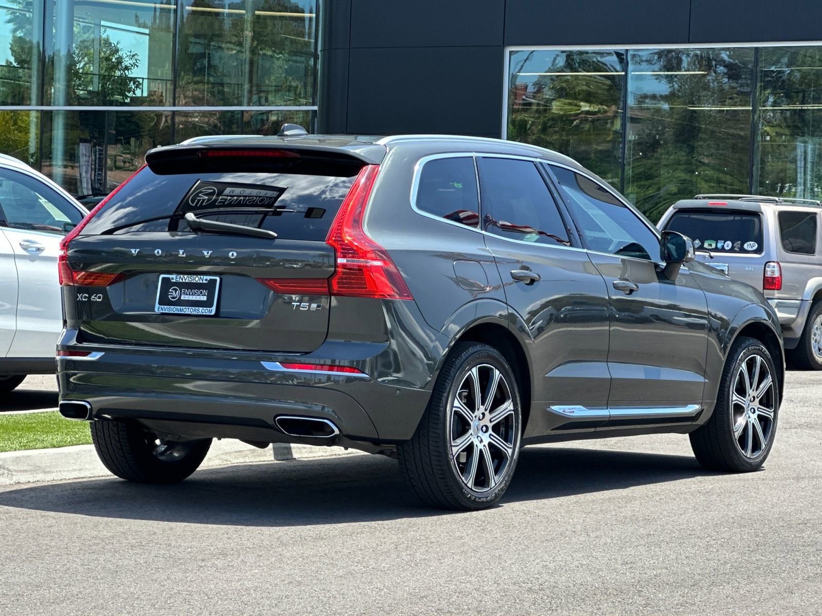 Used 2019 Volvo XC60 T5 Inscription w/ Protection Package Premier AWD/4WD image 3