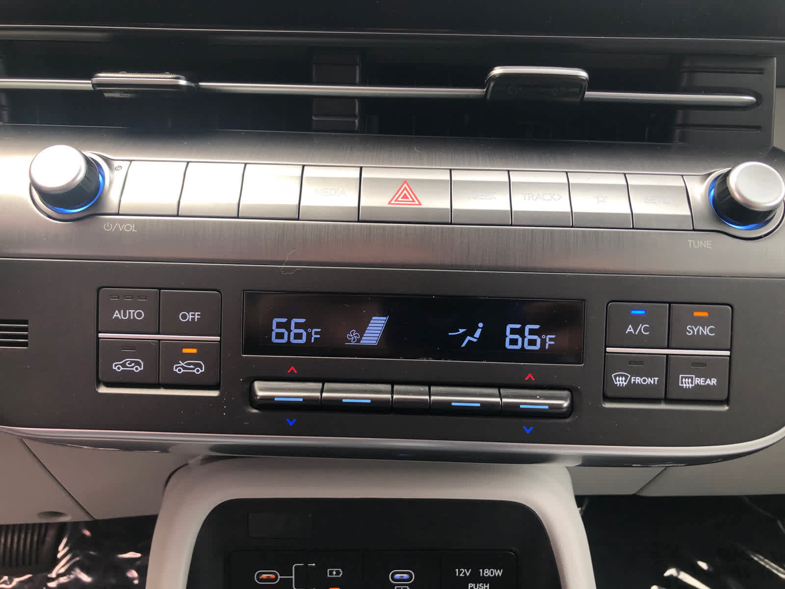Certified 2025 Hyundai Kona SEL AWD/4WD image 16