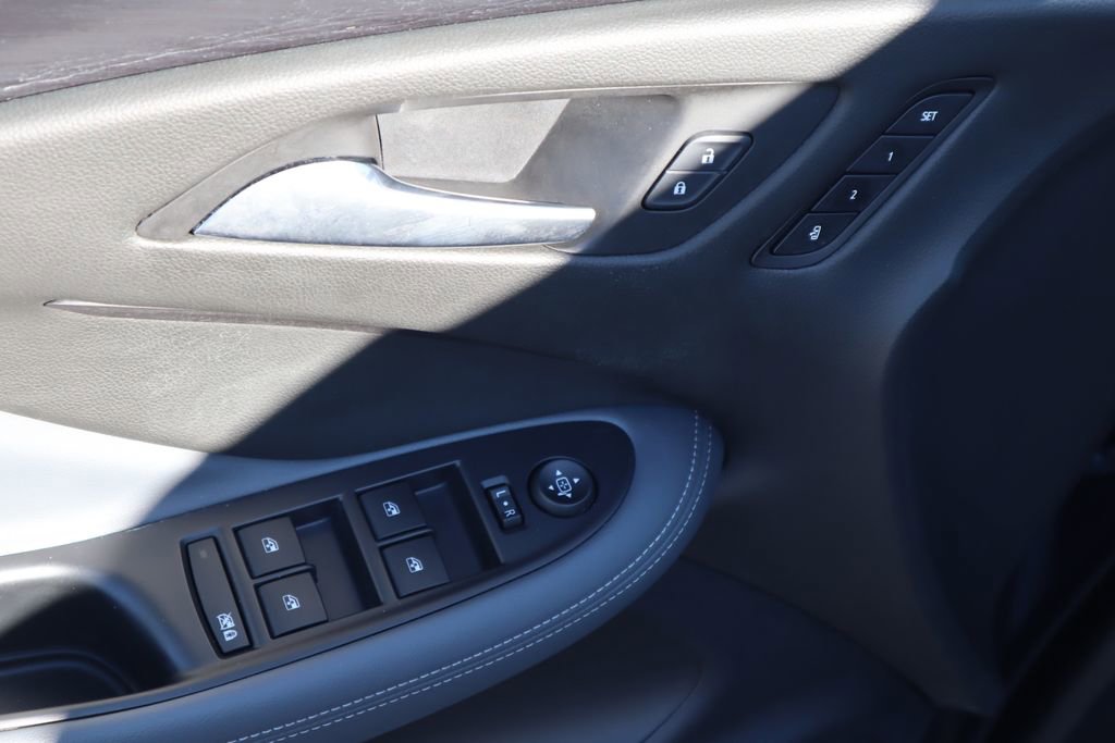 Used 2020 Buick Envision Premium w/ Driver Confidence Package image 22