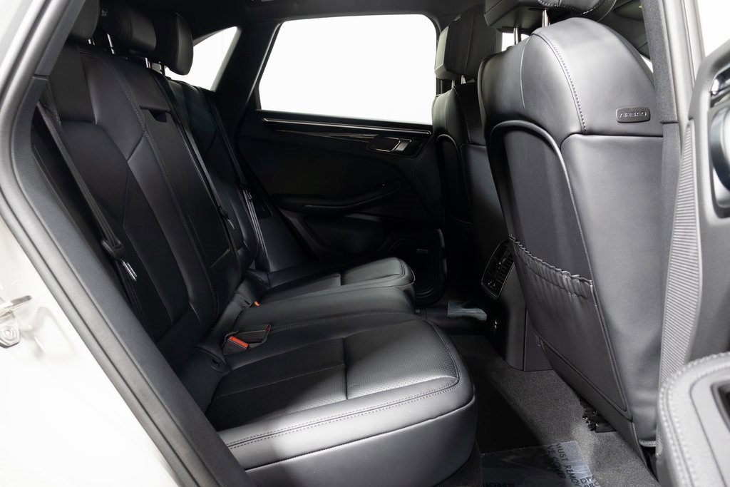 Used 2025 Porsche Macan image 17