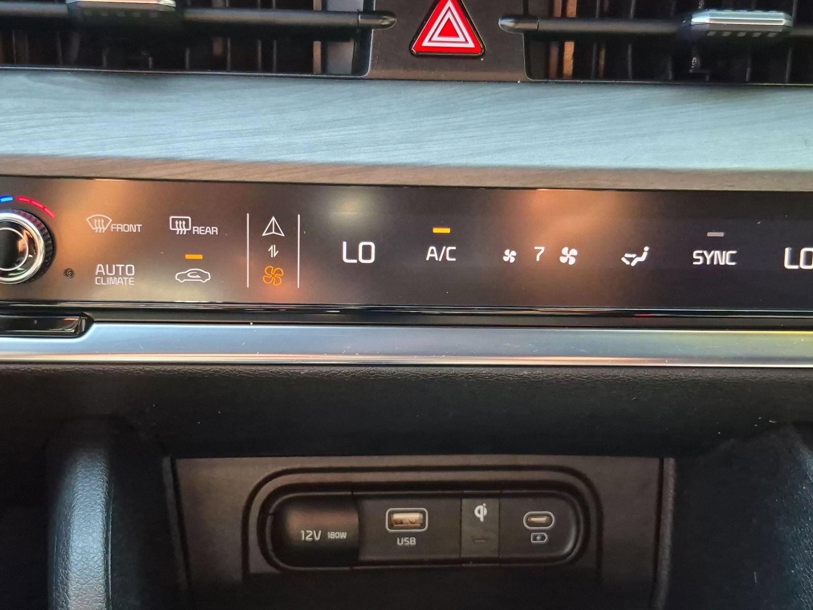 Used 2025 Kia Sportage X-Line AWD/4WD image 23